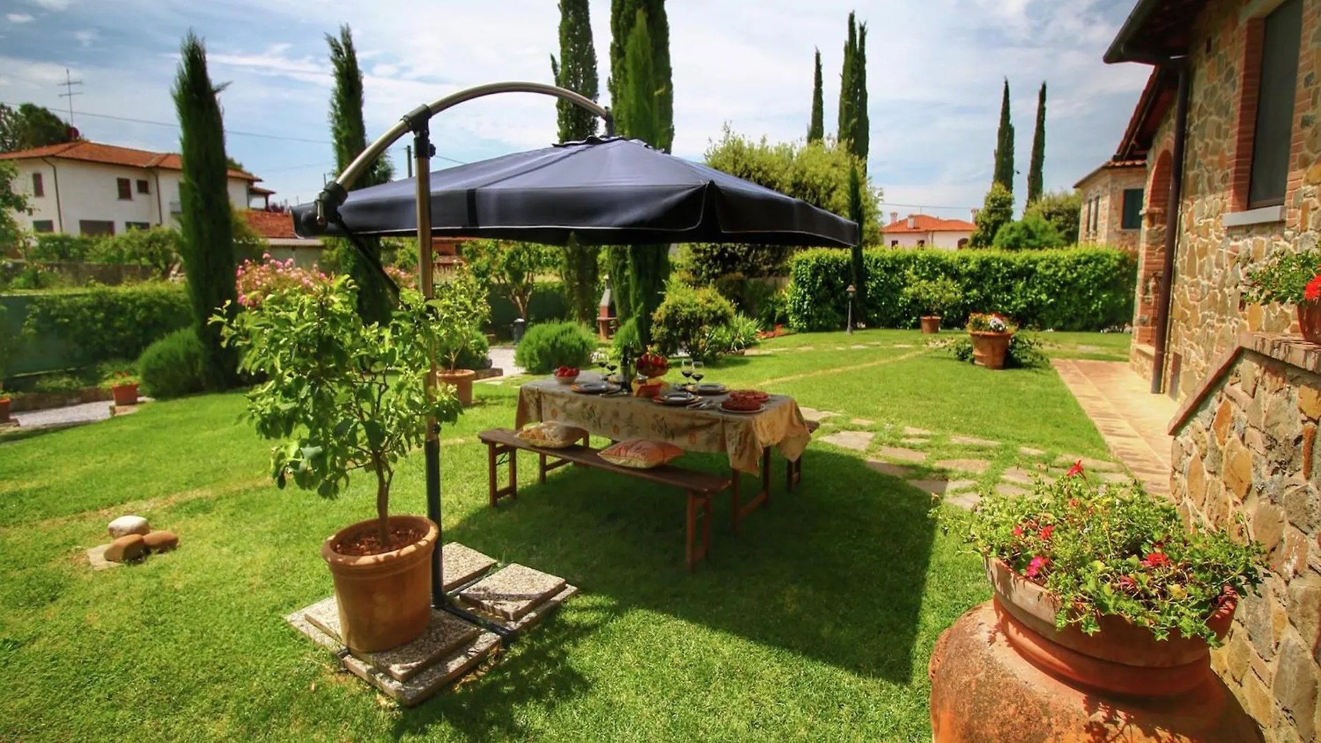 Luxurious Apartment In Lucignano With Views 0*,