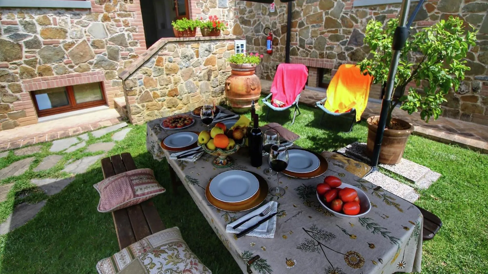 Holiday home Luxurious Apartment In Lucignano With Views Italy