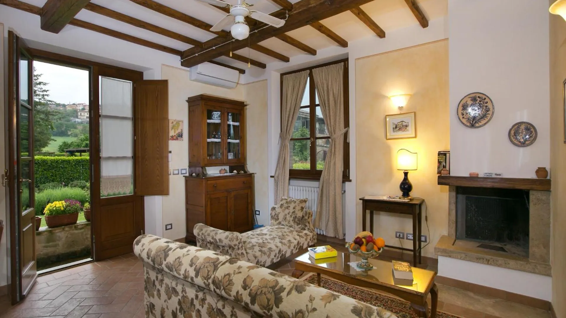 Luxurious Apartment In Lucignano With Views Holiday home