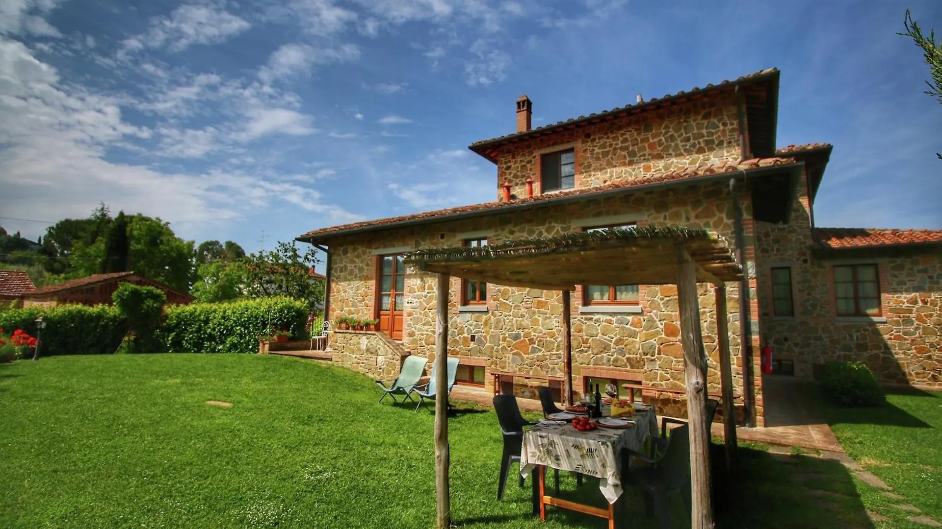 Luxurious Apartment In Lucignano With Views Holiday home