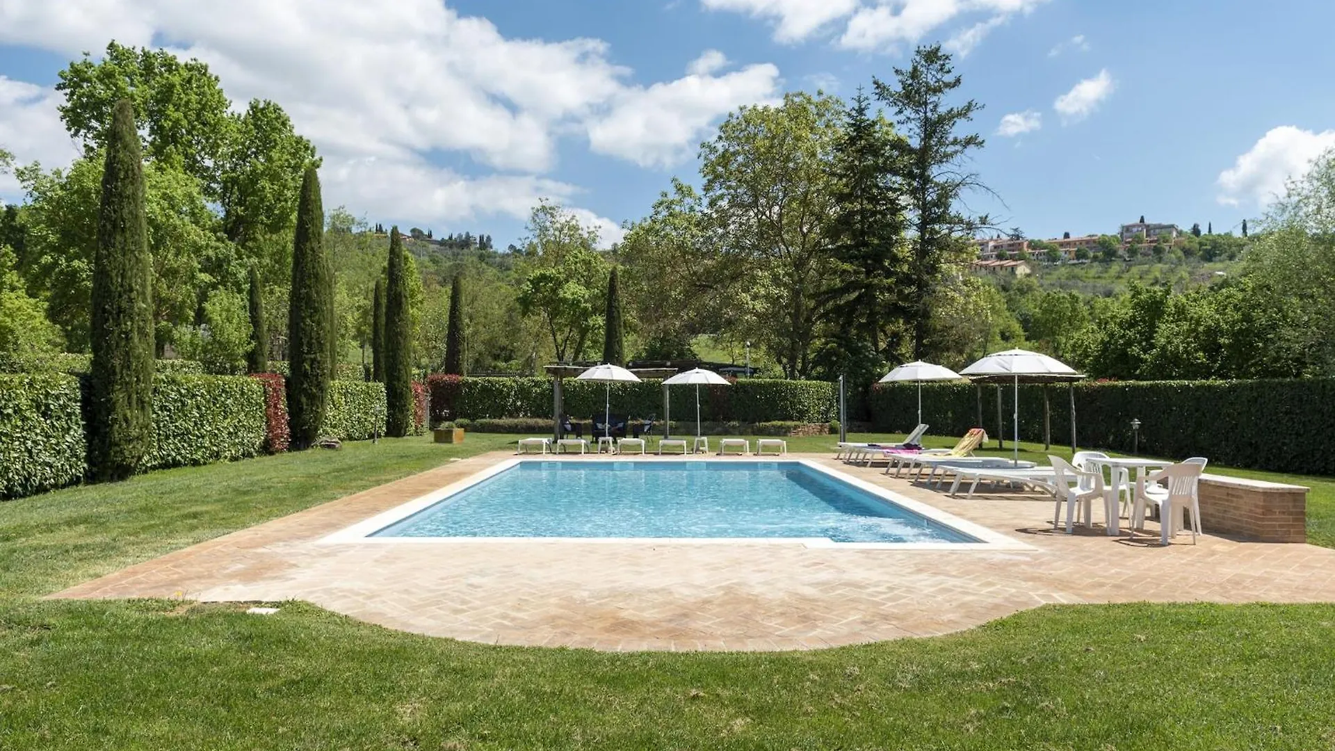 Luxurious Apartment In Lucignano With Views Italy