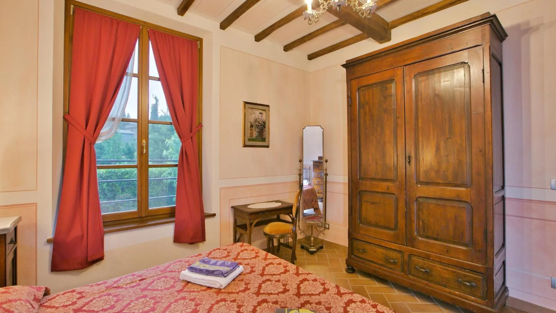 Luxurious Apartment In Lucignano With Views Italy