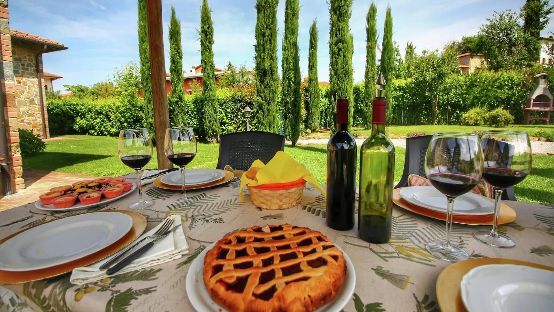 Luxurious Apartment In Lucignano With Views Holiday home