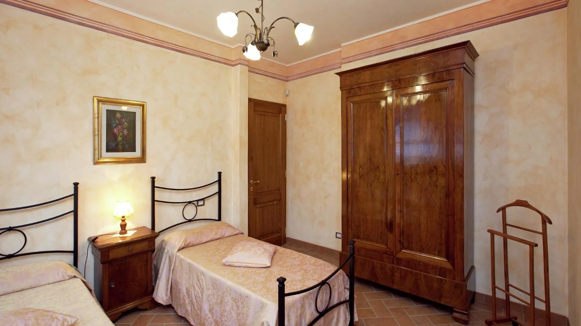 Luxurious Apartment In Lucignano With Views 0*,  Italy