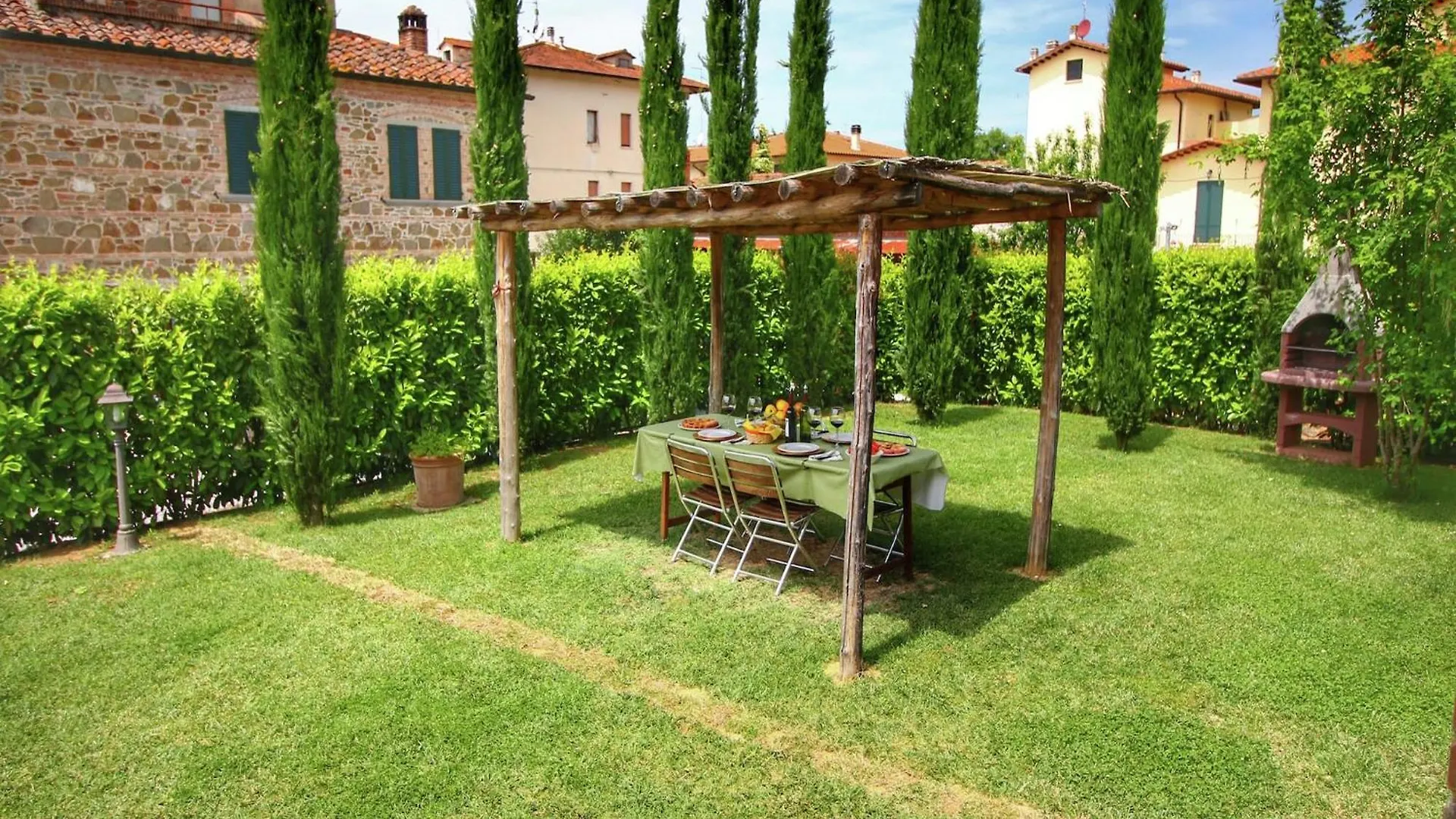 Luxurious Apartment In Lucignano With Views Italy