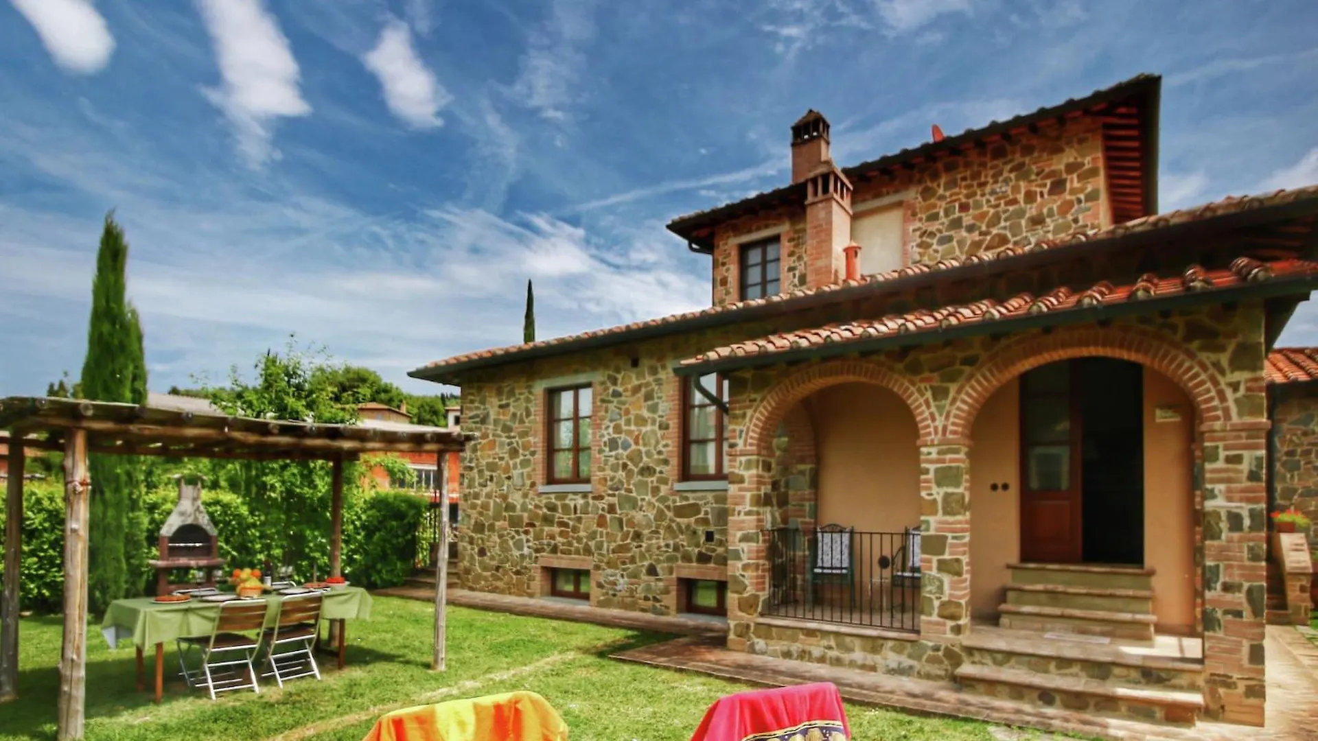 Luxurious Apartment In Lucignano With Views Holiday home