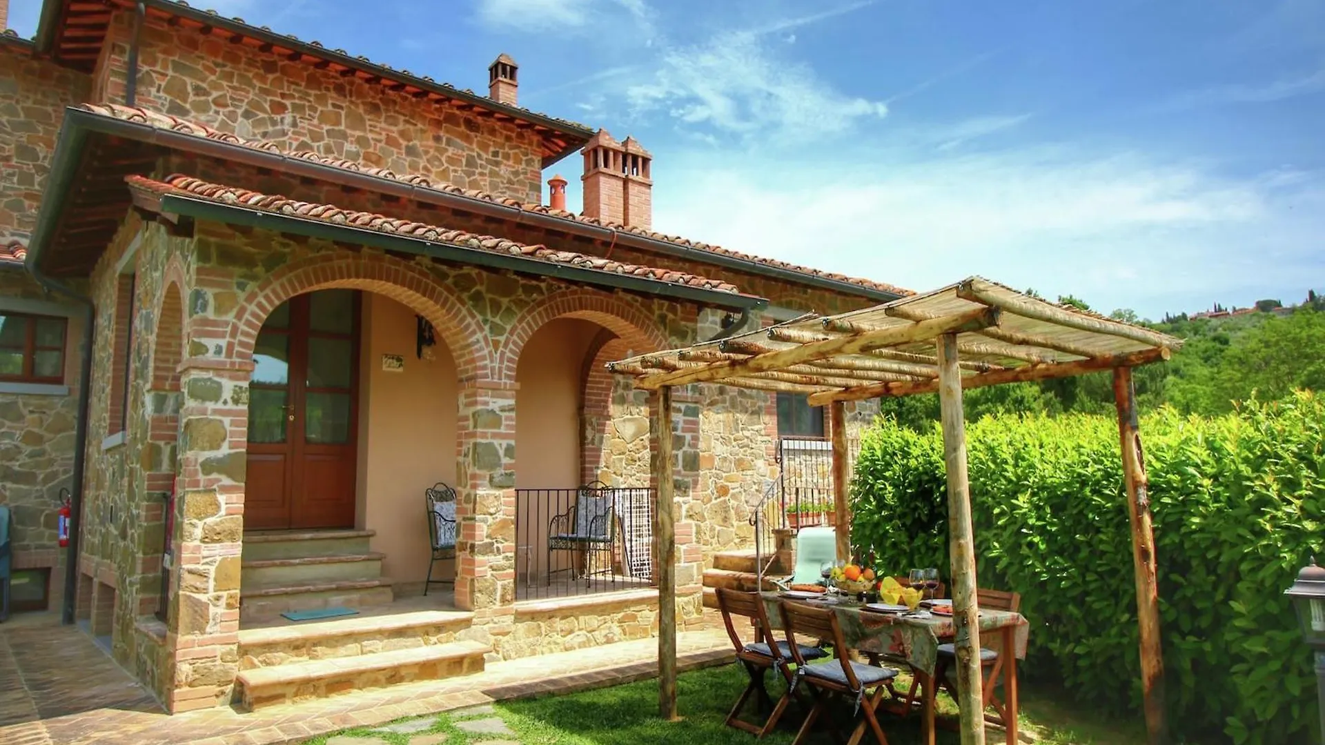 Luxurious Apartment In Lucignano With Views