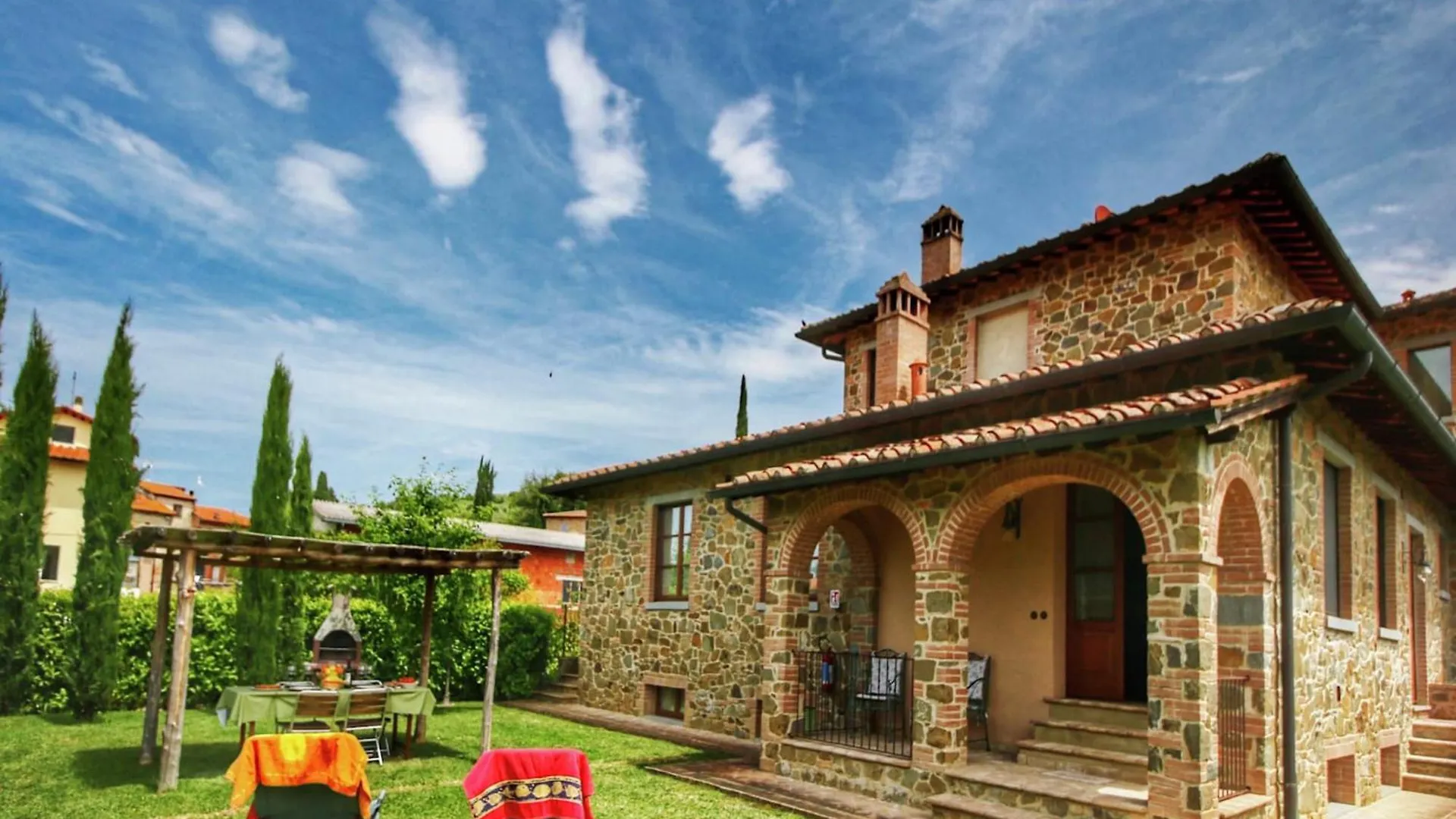 Luxurious Apartment In Lucignano With Views Holiday home