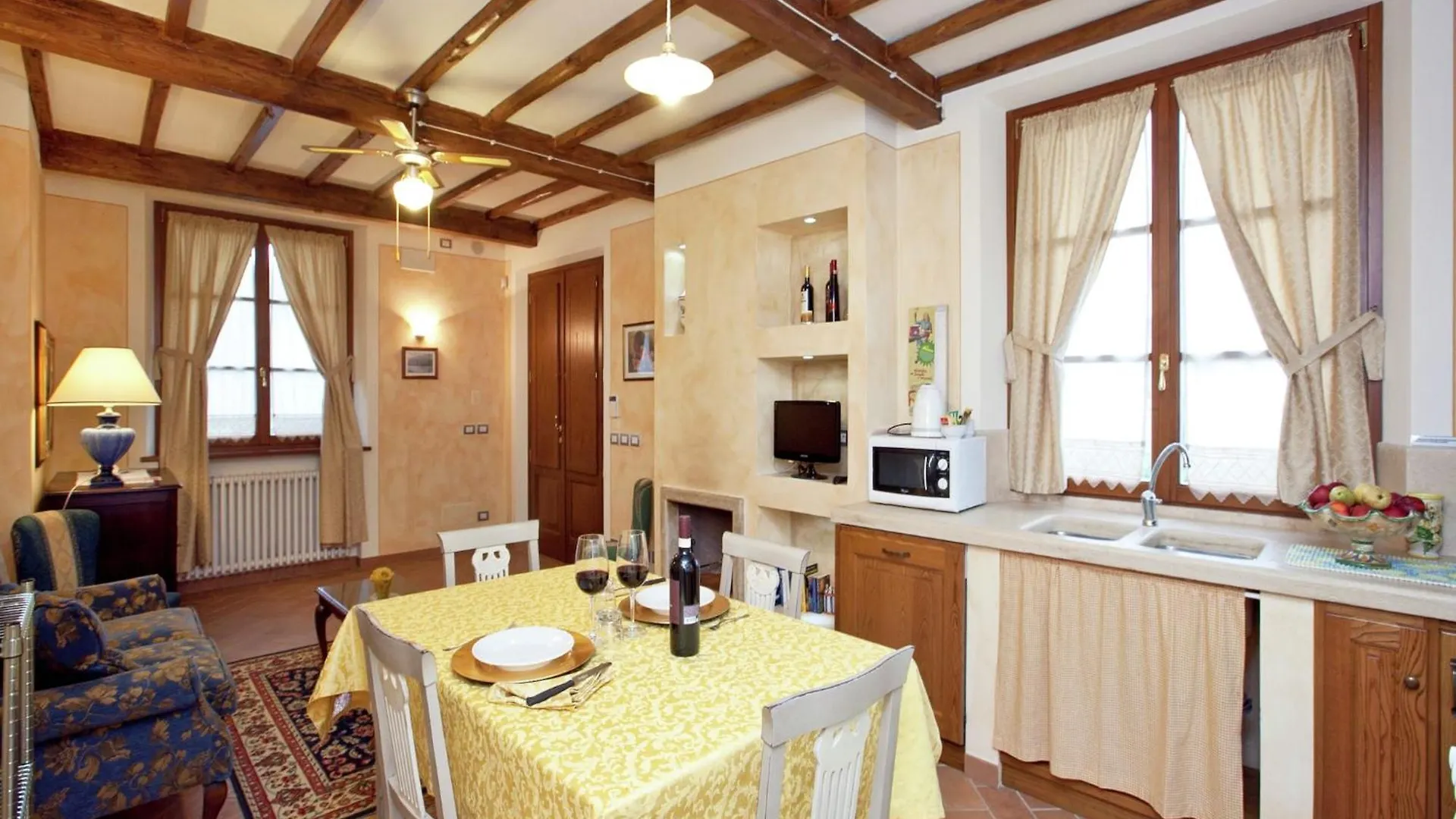 Holiday home Luxurious Apartment In Lucignano With Views Italy