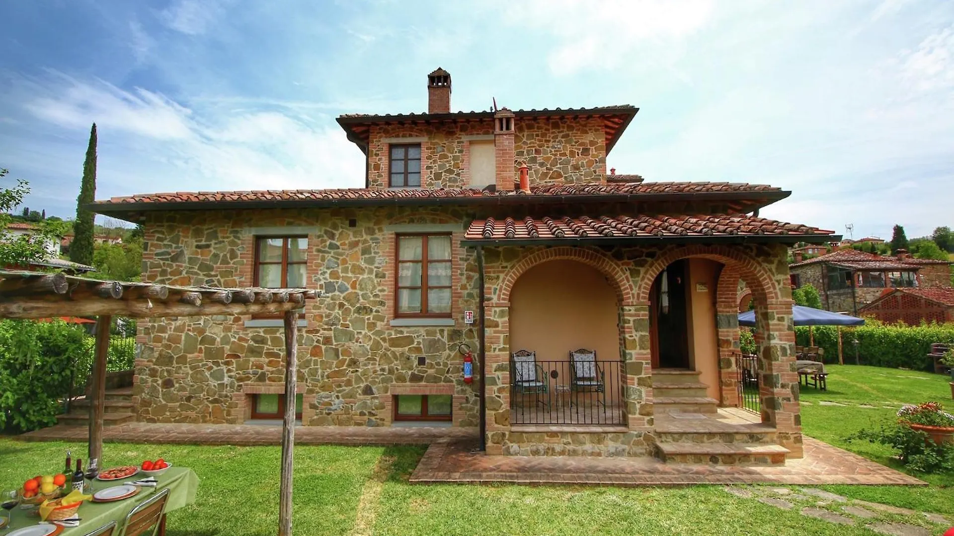Luxurious Apartment In Lucignano With Views 0*,