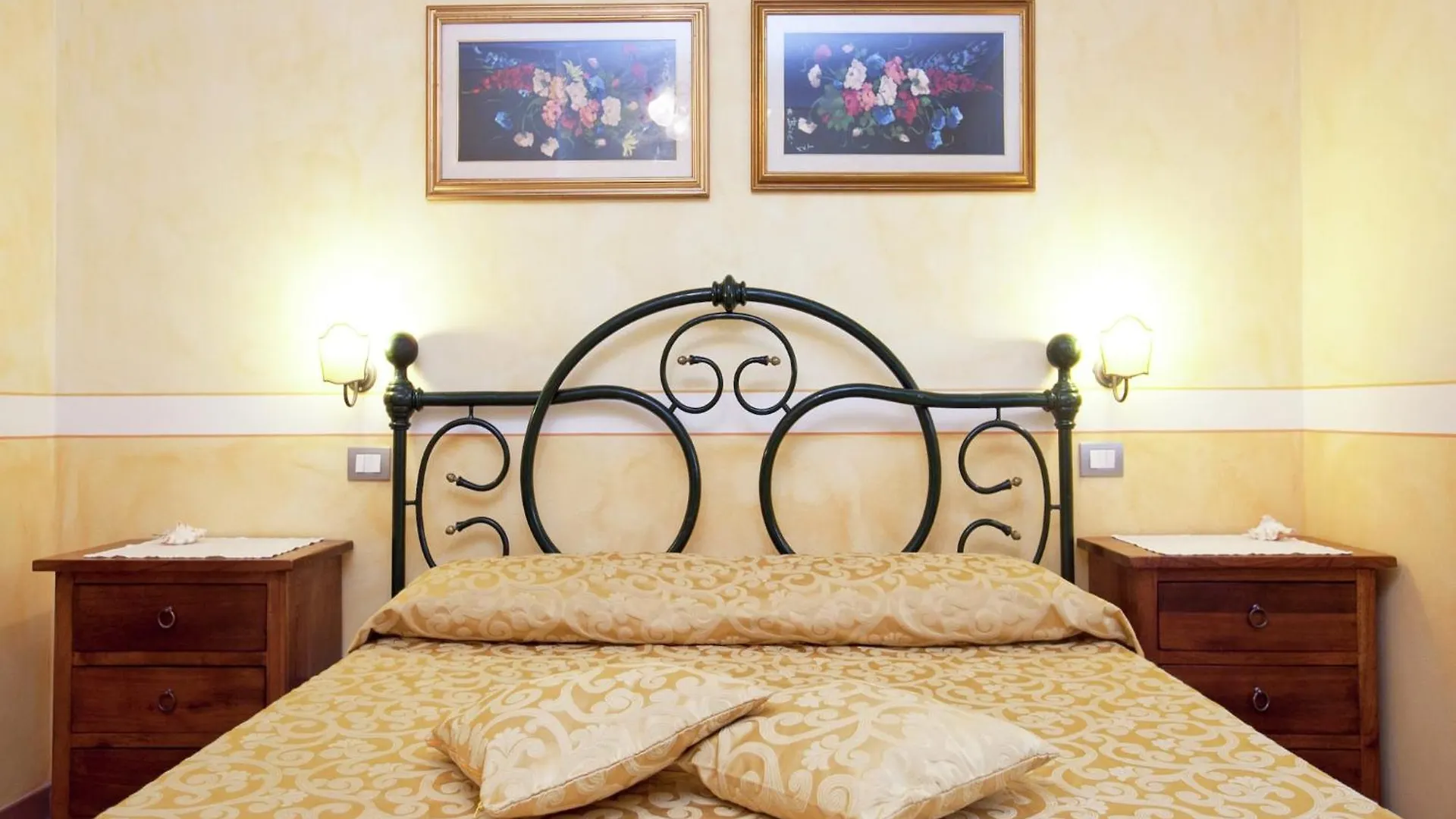 Luxurious Apartment In Lucignano With Views 0*,  Italy